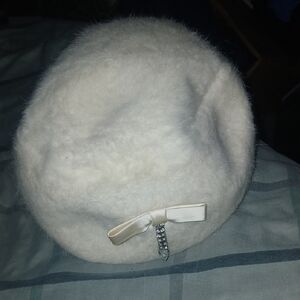 Classic Pillbox Ivory Beret